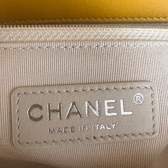 Chanel   Quilted New Medium Boy Flap Bag in yellow - Picture 16 of 16